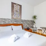 Modern - Private Bathroom - Πανσιόν