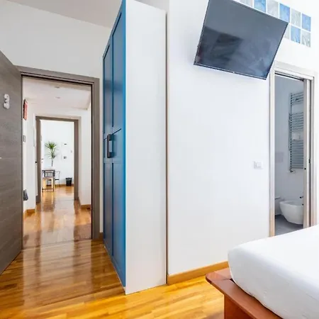 Modern - Private Bathroom - Πανσιόν